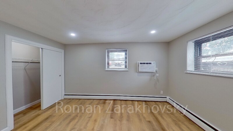 Building Photo - 39 Shepard St