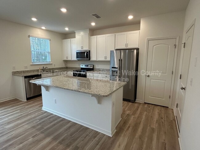 Building Photo - 403 St Clair Dr