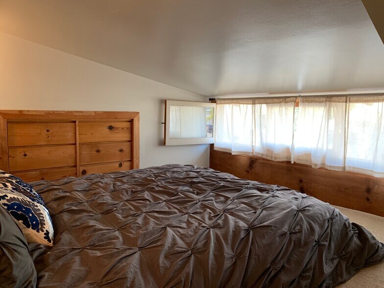 Building Photo - 257 Windward Ave