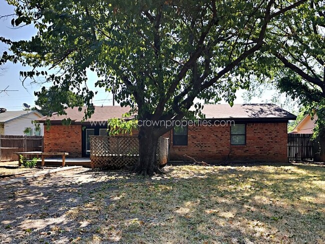 Building Photo - 900 Cannon Dr