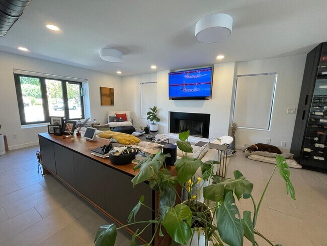 Building Photo - POOL HOME IN SHEFFIELD ESTATES!