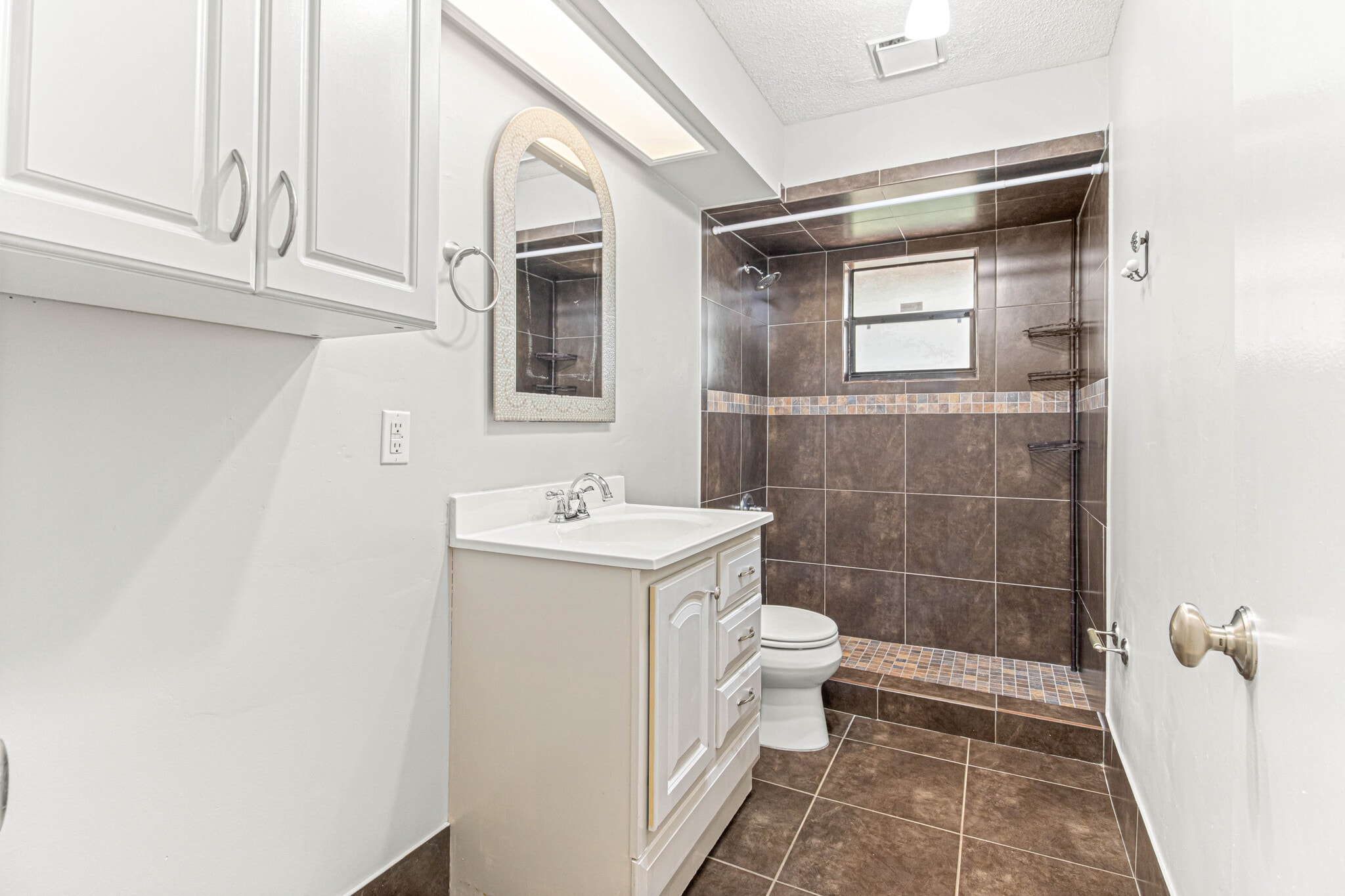 Building Photo - 810 SE 2nd St