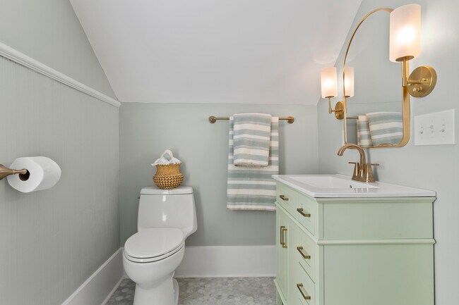 Building Photo - 622 Longview Dr