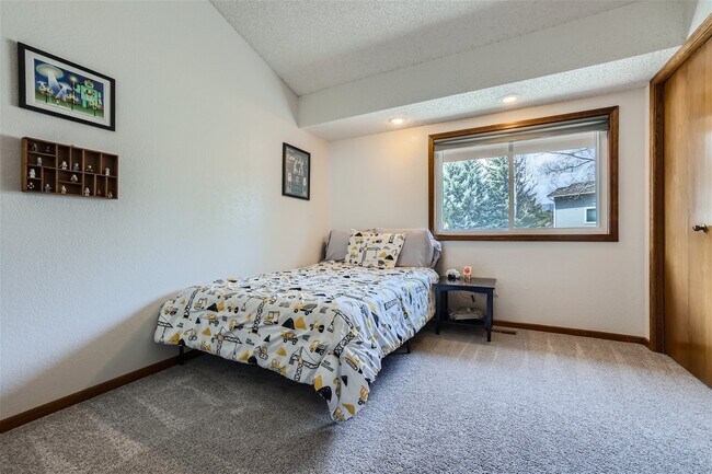 Building Photo - 1030 Popes Valley Dr