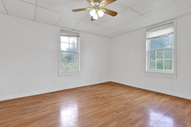 Building Photo - 423 Chestnut Ave