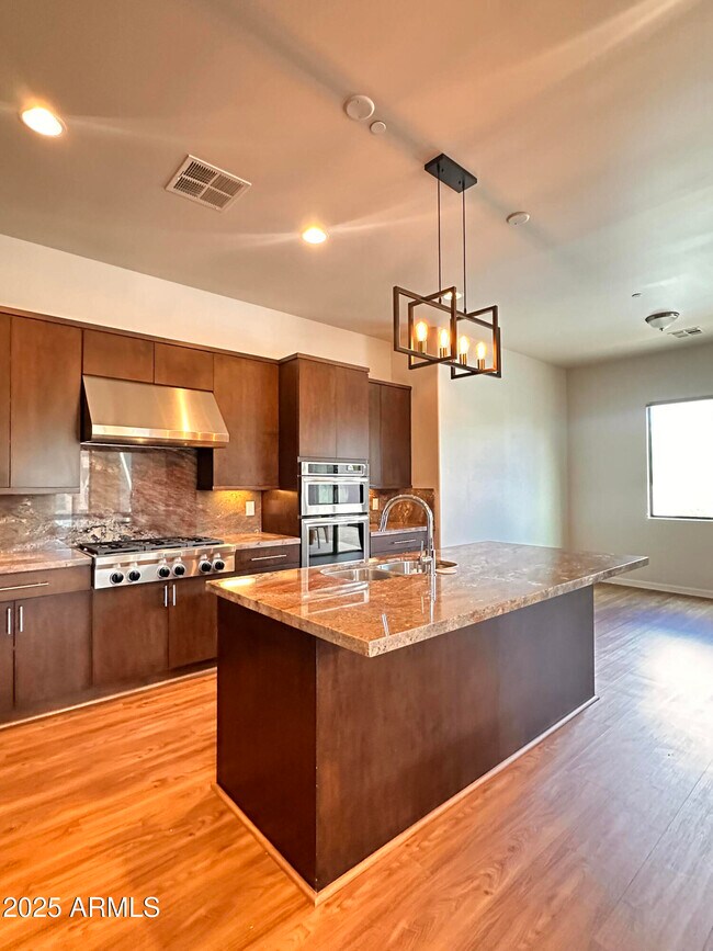 Building Photo - 9671 E Horizon Dr
