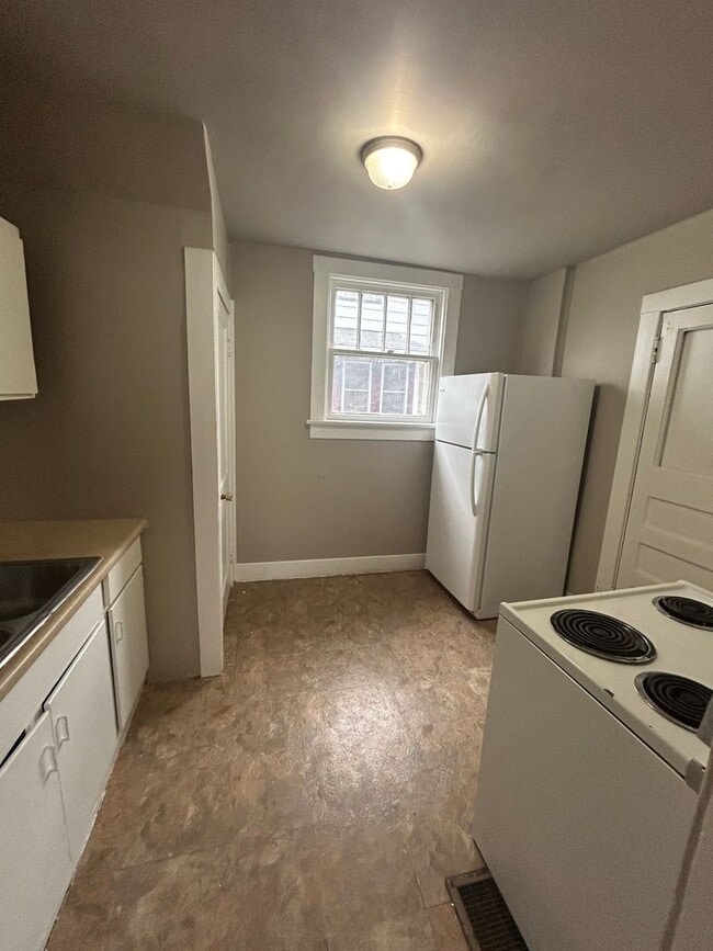 Building Photo - 2725 Reed St