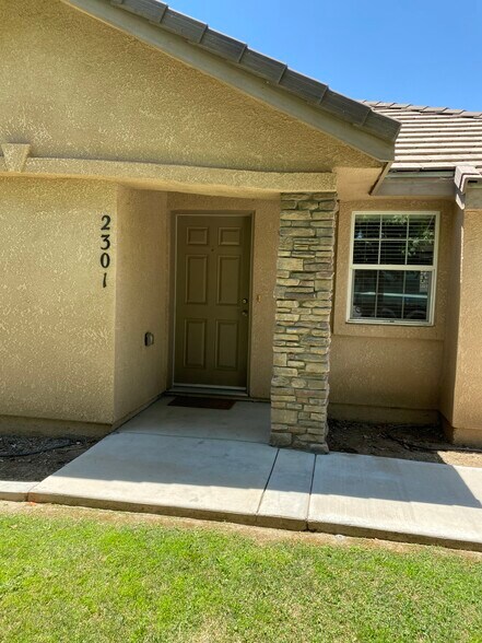 Building Photo - 2301 N Vickie Ct