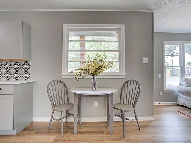 Building Photo - Charming 3-Bedroom Home