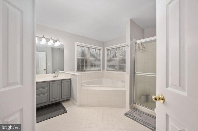 Building Photo - 13731 Bridlewood Dr
