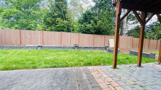 Building Photo - A Charming and Cozy 4 Bed 3.5 bath home in...