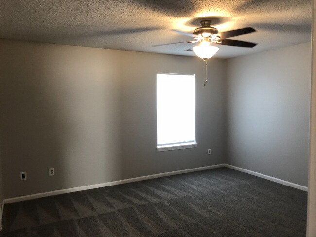 Building Photo - 13098 Sterling Cmns