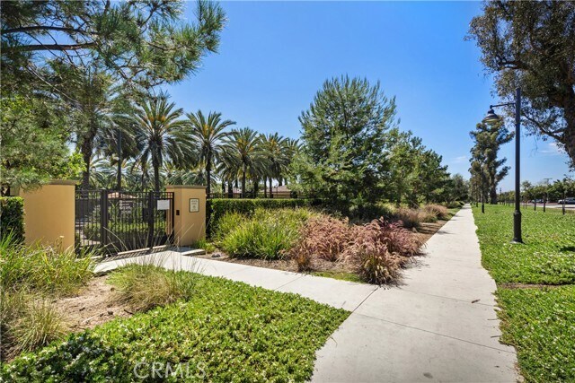 Building Photo - 717 Spring Gdn