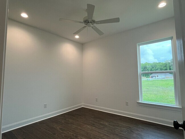 Building Photo - Beautiful new construction in Watson!
