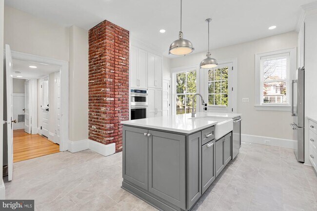 Building Photo - 4201 Bradley Ln