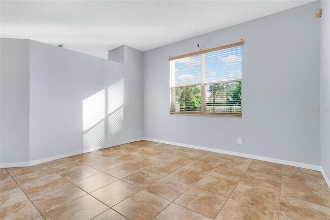 Building Photo - 8102 Country Run Pkwy