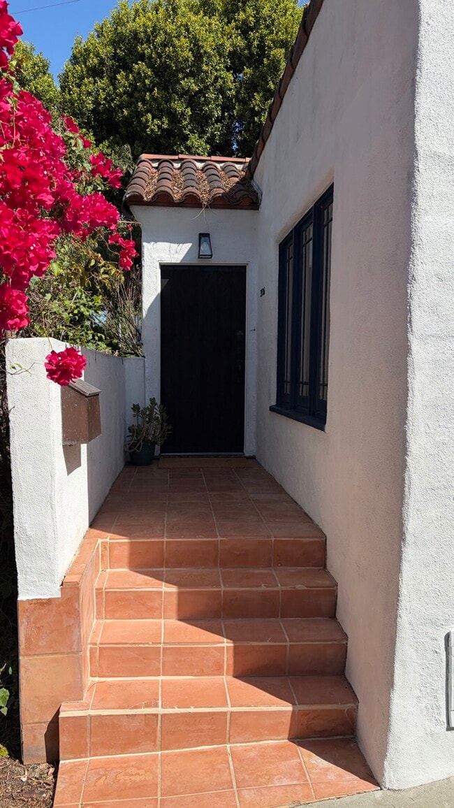 Building Photo - 3936 Beethoven St