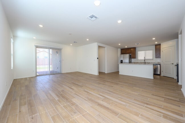 Building Photo - 9122 E Red Blf Ct