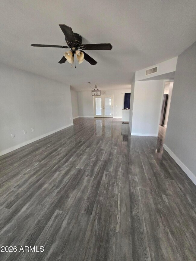 Building Photo - 10049 W Oakmont Dr