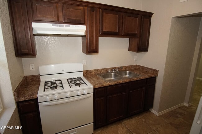 Building Photo - 2866 Grant Ave