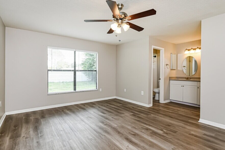 Building Photo - 351 Montgomery Ct