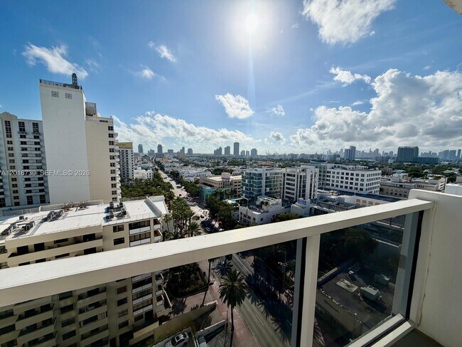 Building Photo - 100 Lincoln Rd
