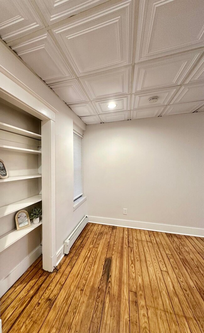 Building Photo - 104 3rd Ave