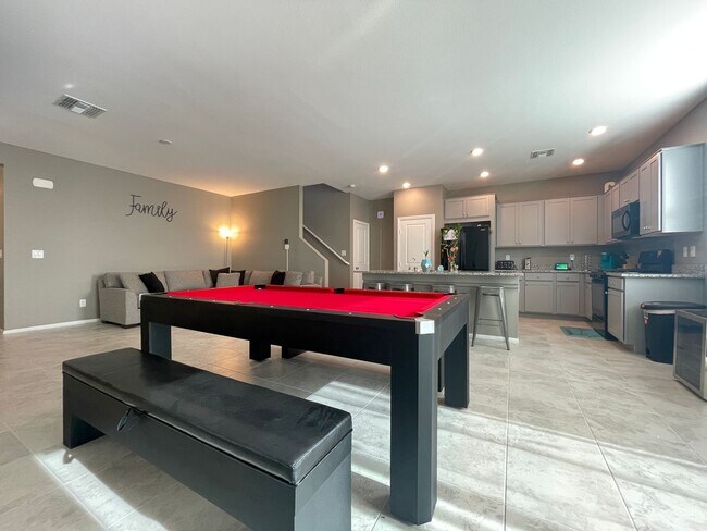 Building Photo - (Fully Furnished) 4 Bedroom + Loft,  3 Ful...