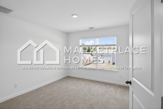 Building Photo - 3220 Highline Dr