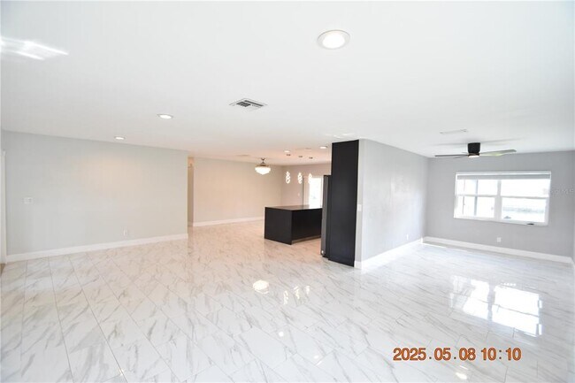 Building Photo - 1019 Spindle Palm Way
