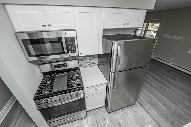 Building Photo - 61 Stonehurst Blvd