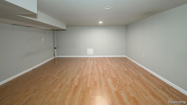 Building Photo - 41415 Harvard Dr