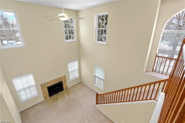 Building Photo - 240 Fox Hollow Dr