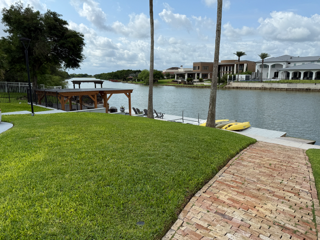 Building Photo - 709 Avenida Escandon