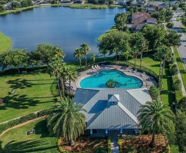 Building Photo - **$750 off 2nd months rent!!**   HUGE 2000 SQFT/4 Bed/2 bath/2 car garage with TONS of upgrades, ...