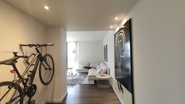 Building Photo - 18181 NE 31st Ct