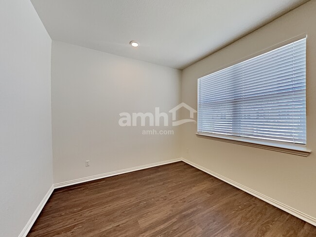 Building Photo - 2722 Meadowood Heights