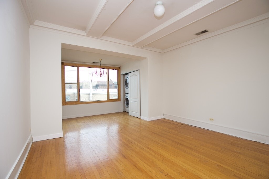 Building Photo - 6717 N Sheridan Rd