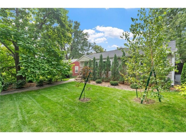 Building Photo - 263 Lexington Parkway S