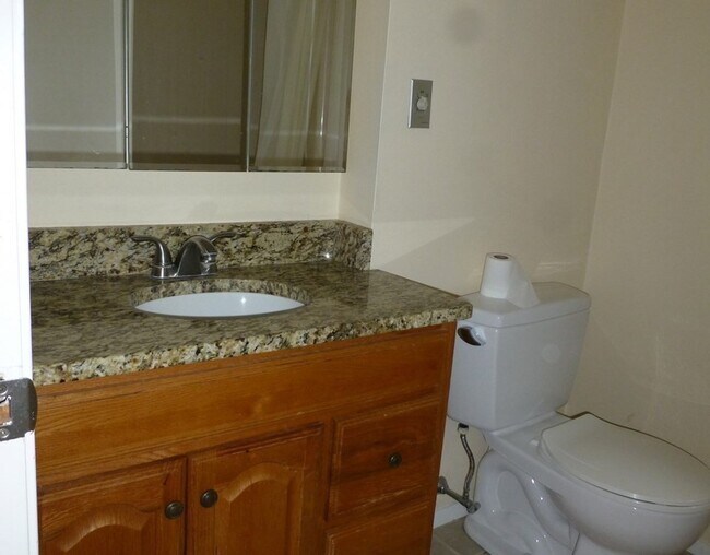 Building Photo - 116 Russet Ln