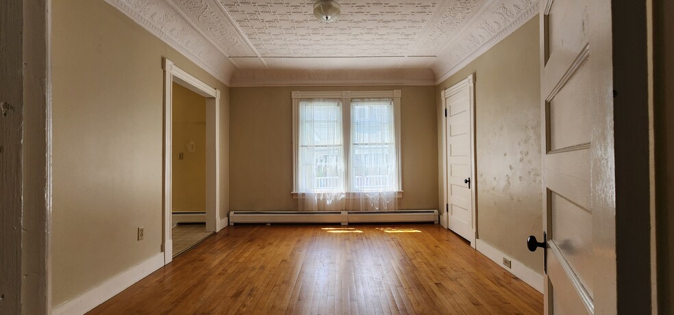 Building Photo - 22 Phillips St