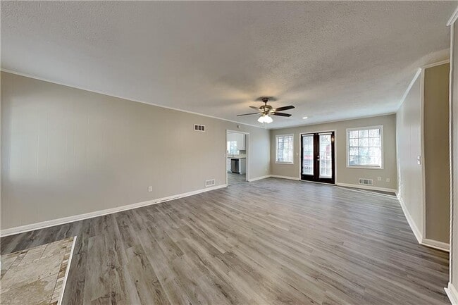 Building Photo - 220 Sabrina Ct