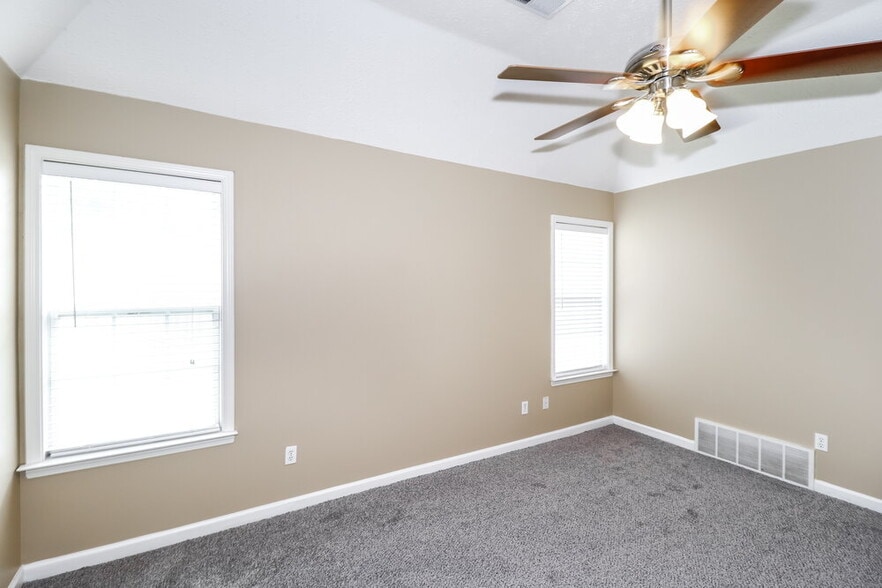 Building Photo - 1402 Leery Cove