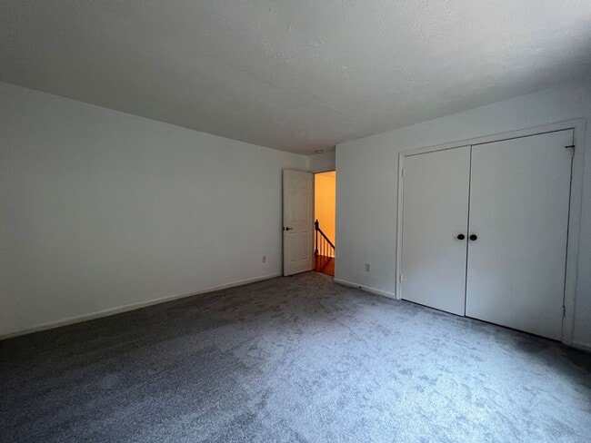 Building Photo - ***Coming Soon*** Spectacular 3 Bed 3.5 Bath Brick Home in Scenic Riverview Estates