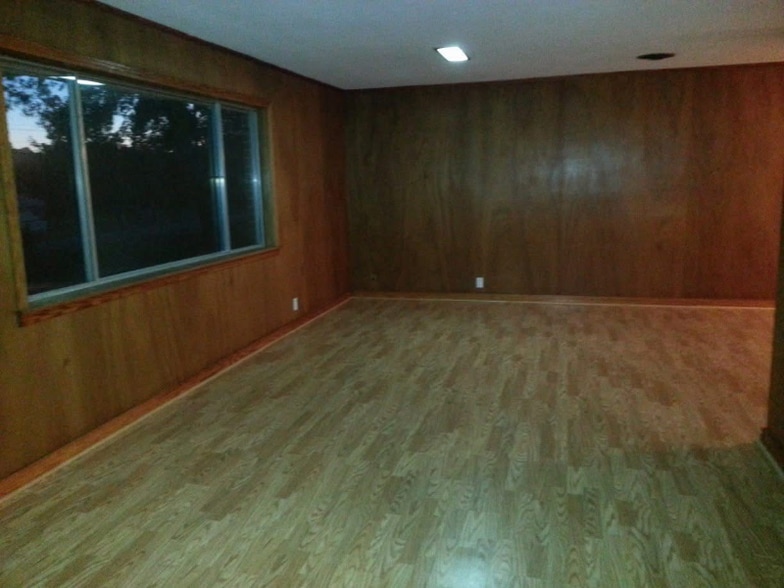 Building Photo - 83 Old Springfield Rd