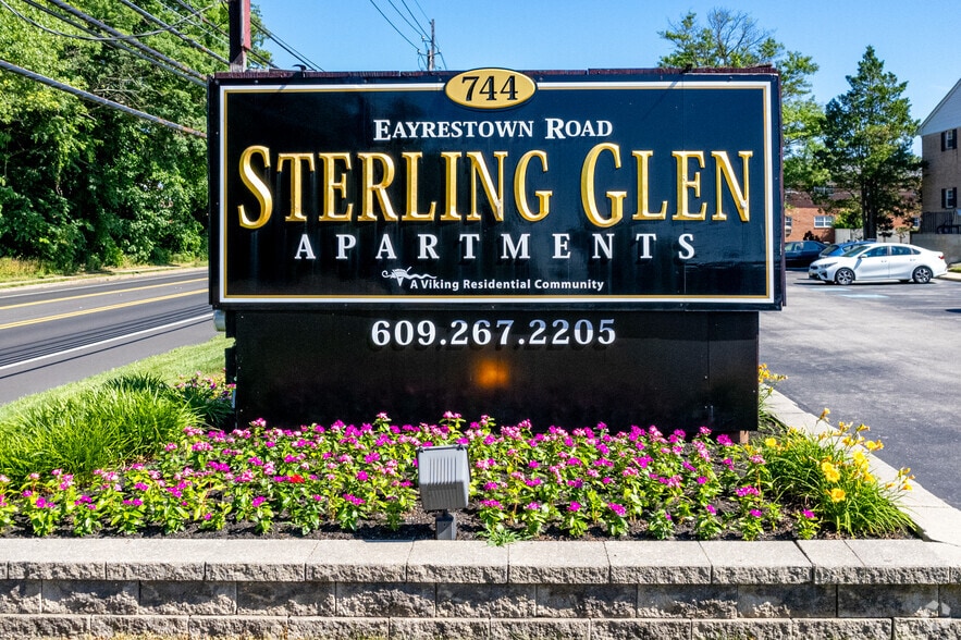 Building Photo - Sterling Glen