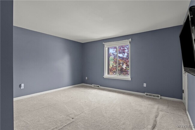 Building Photo - 35 Groton Dr