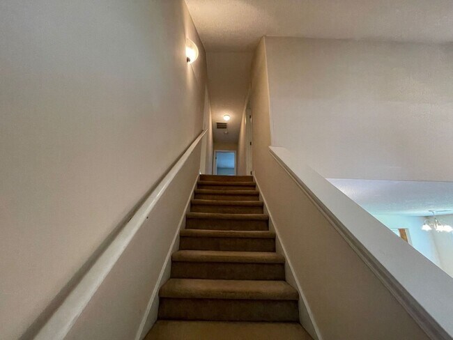 Building Photo - ROOMMATE MATCHING HOME ONLY! PRE-LEASING FOR AUGUST 1 2026! 1/2 Off Deposit!