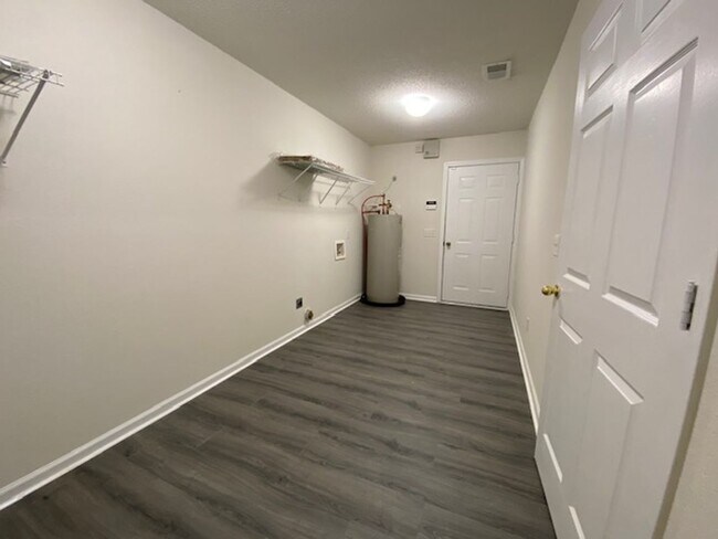 Building Photo - Quiet Cul De Sac Rental