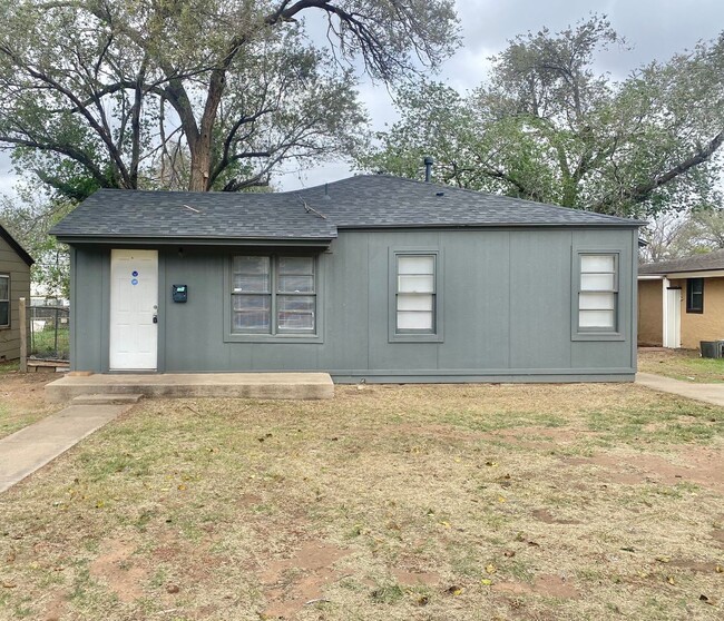 Primary Photo - 3 Bed 1 Bath Now Available!